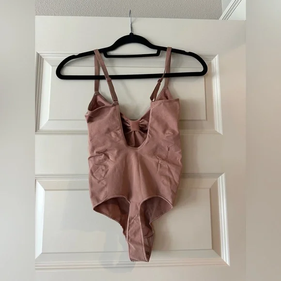 SKIMS Seamless Sculpted Thong Bodysuit w/ low back in Dark Nude - Picture 6 of 7